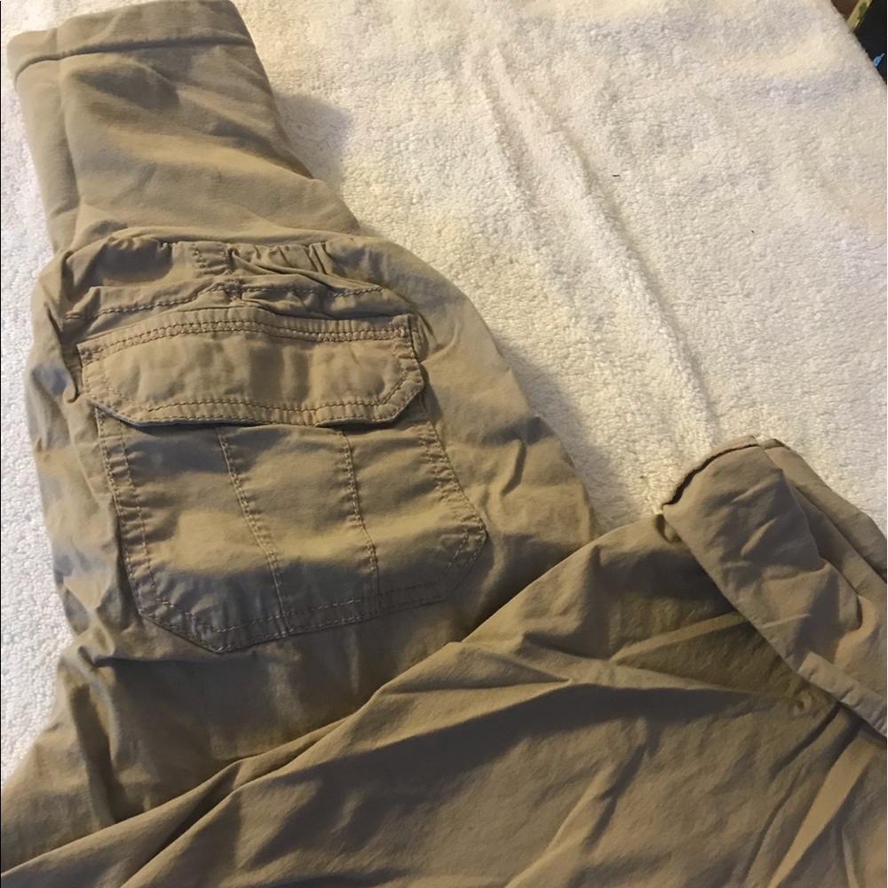 Maternity capris pants.